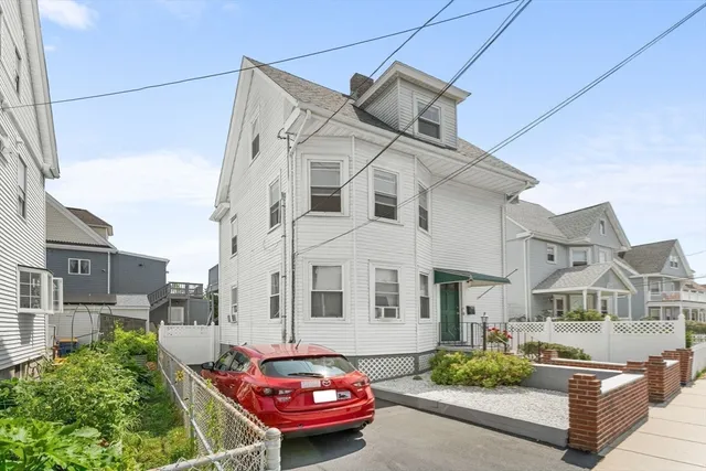 $3,800 | 374 Shirley Street, Unit 2, Winthrop, MA 02152