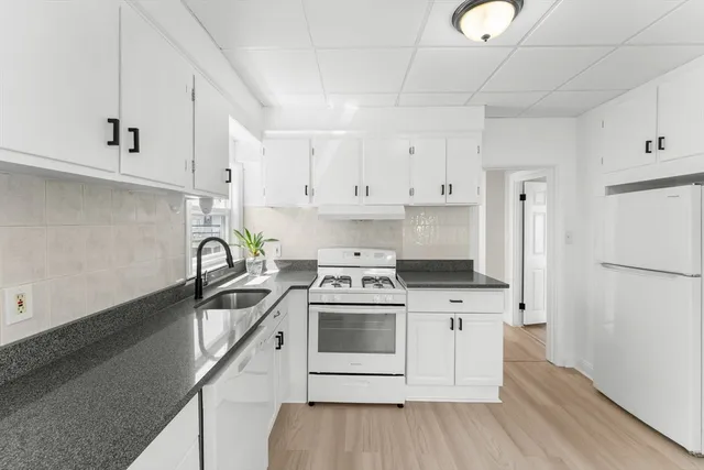 $3,800 | 374 Shirley Street, Unit 2, Winthrop, MA 02152