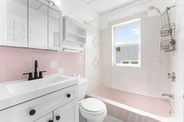 $3,800 | 374 Shirley Street, Unit 2, Winthrop, MA 02152