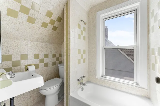 $3,800 | 374 Shirley Street, Unit 2, Winthrop, MA 02152