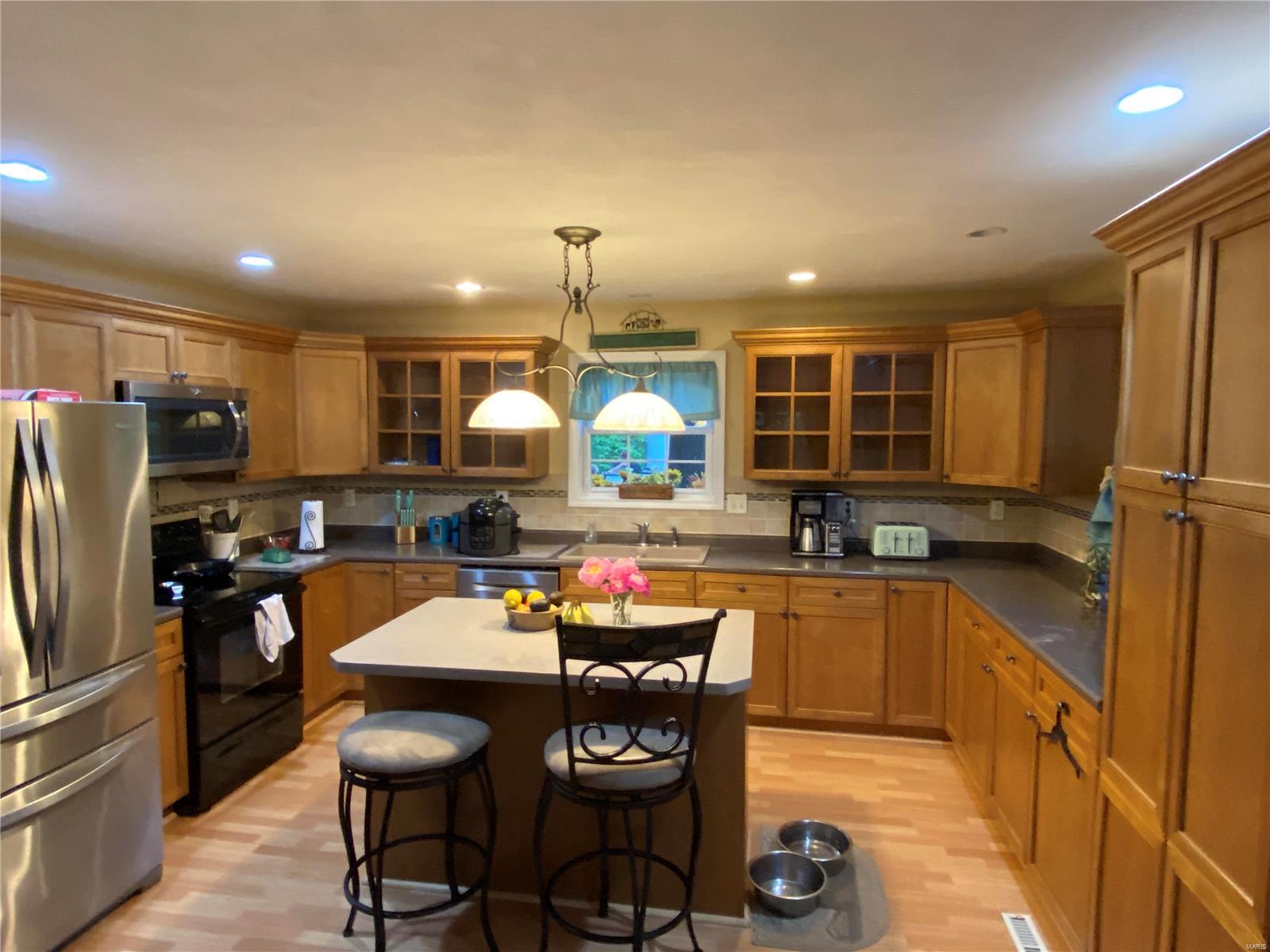 8349 Old Lebanon Troy Road Troy, IL 62294 - Photo 3 of 18