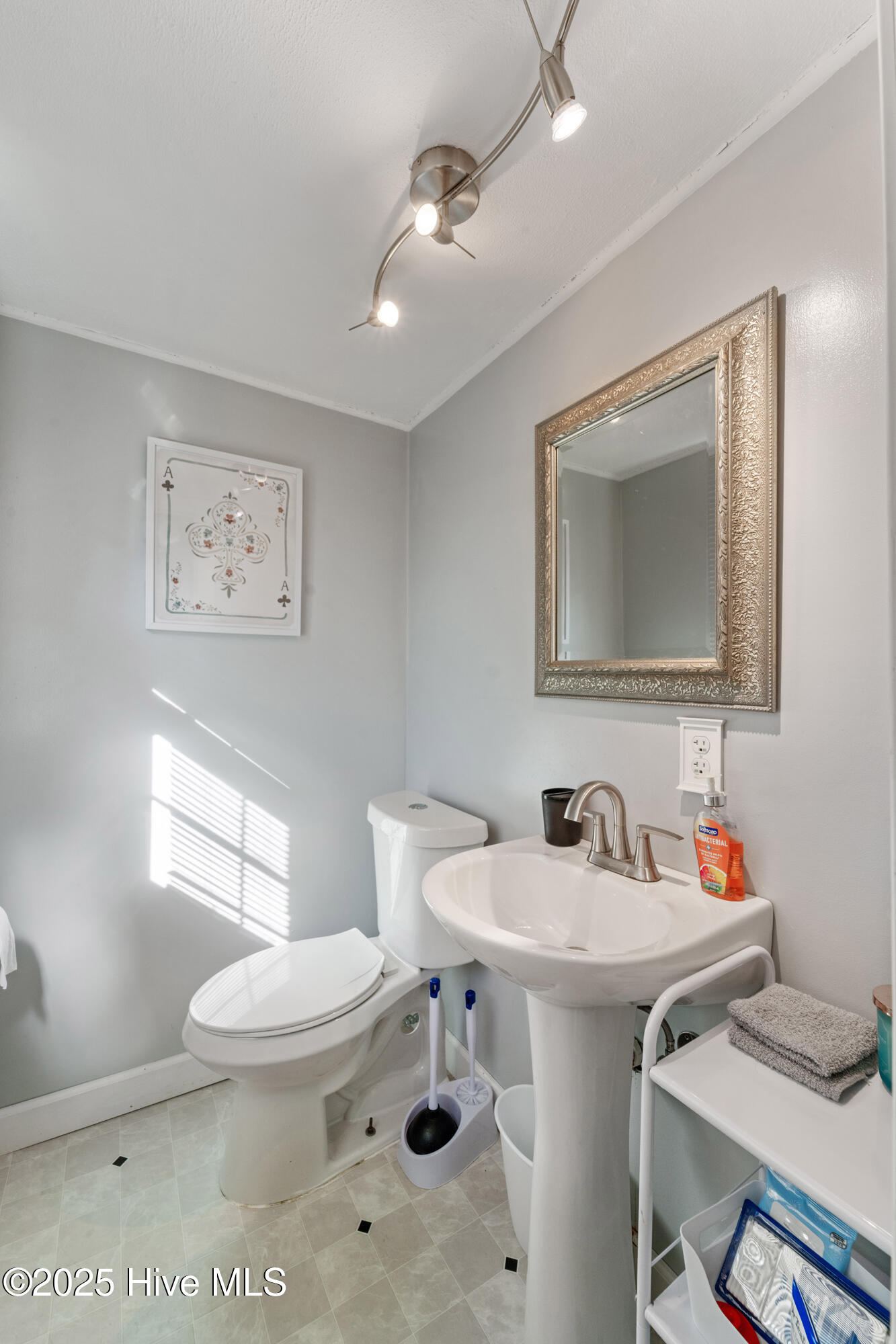 226 Church Road Havelock, NC 28532 - Photo 11 of 20 Primary Bathroom