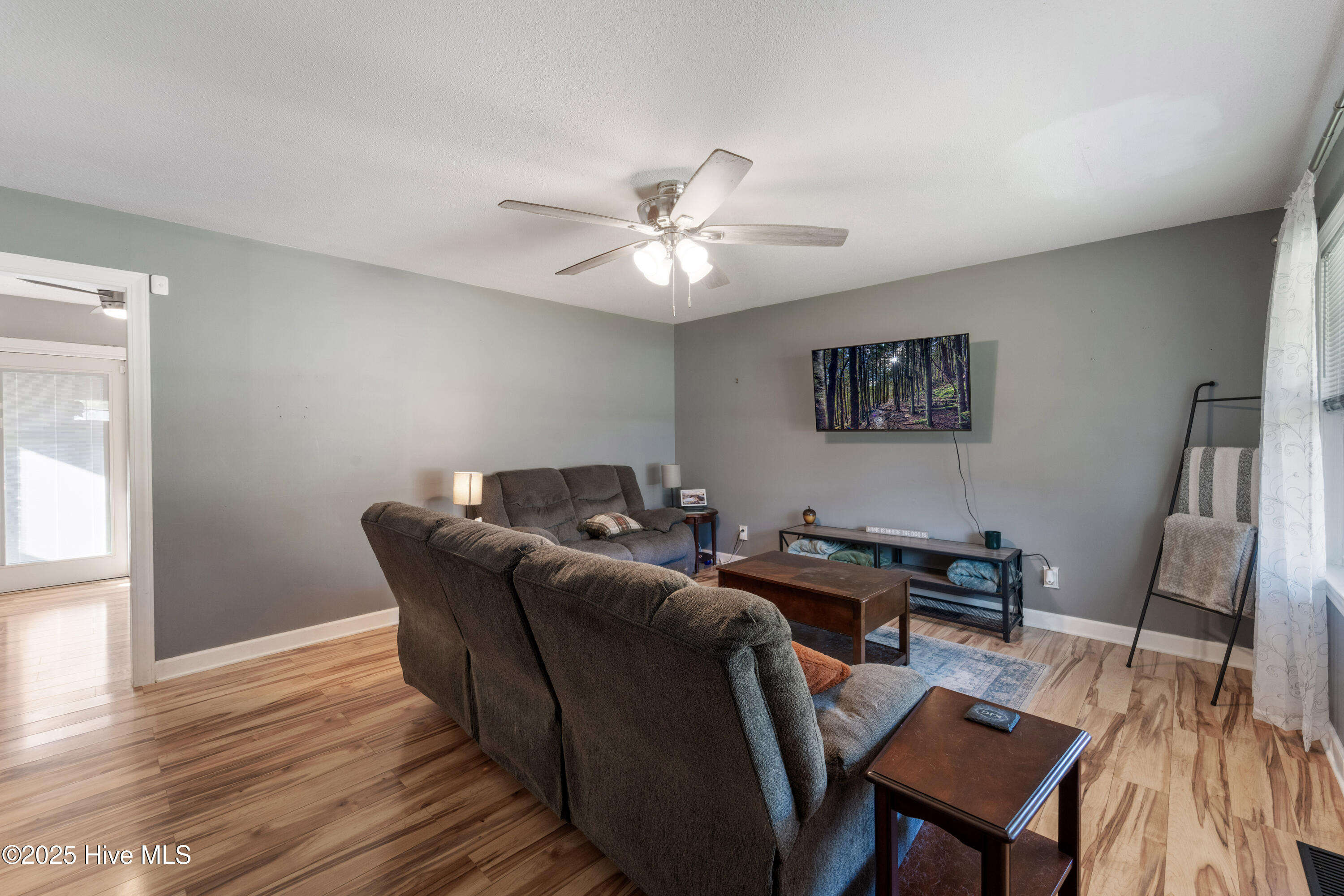 226 Church Road Havelock, NC 28532 - Photo 3 of 20 Living Room