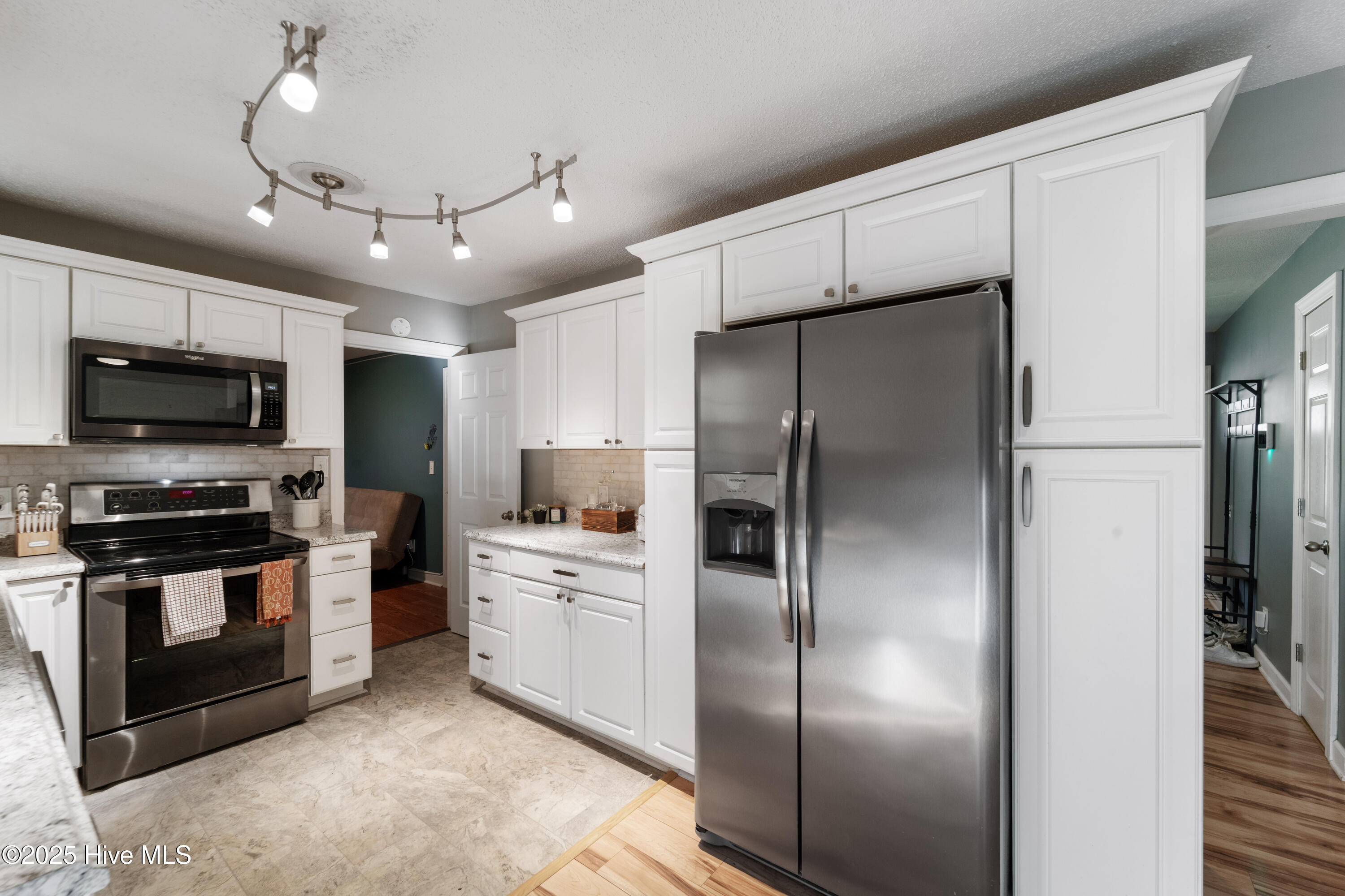 226 Church Road Havelock, NC 28532 - Photo 6 of 20 Kitchen