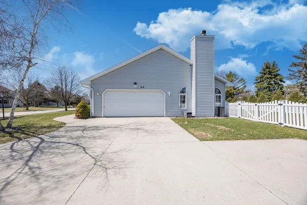 $449,900 | 954 South Redding Circle, Belgium, WI 53004