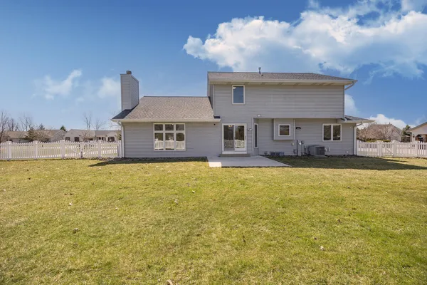 $449,900 | 954 South Redding Circle, Belgium, WI 53004
