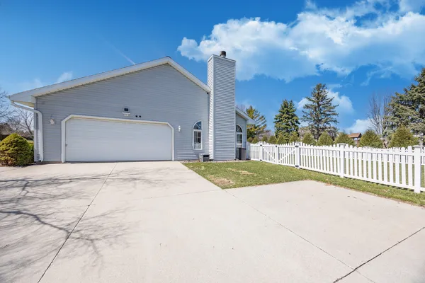 $449,900 | 954 South Redding Circle, Belgium, WI 53004