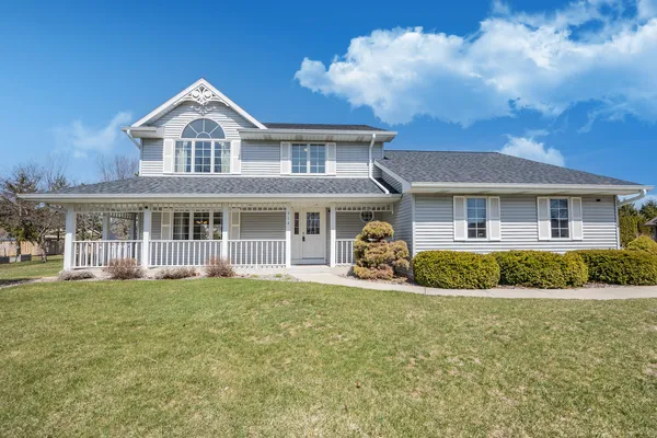 $449,900 | 954 South Redding Circle, Belgium, WI 53004