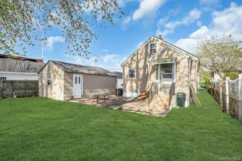 $425,000 | 111 South 4th Street, Lindenhurst, NY 11757