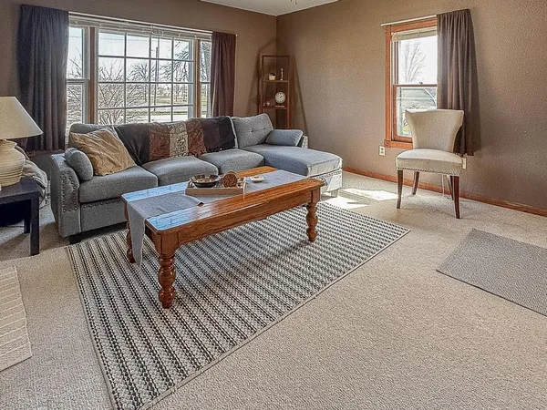 $224,900 | 672 South Anna Avenue, Lake Crystal, MN 56055