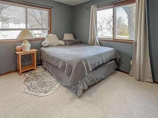 $224,900 | 672 South Anna Avenue, Lake Crystal, MN 56055