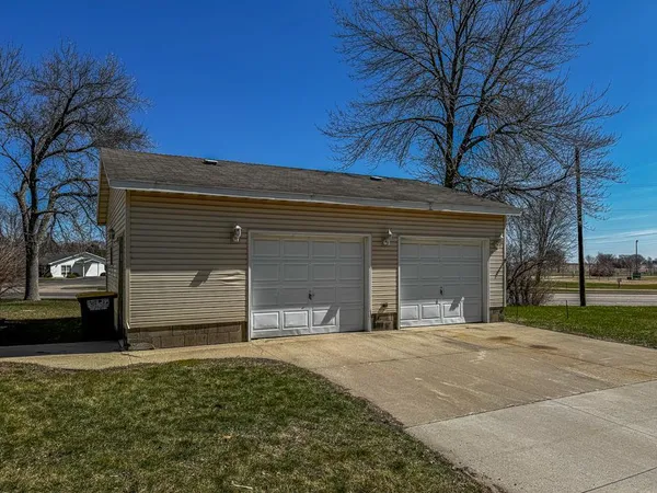 $224,900 | 672 South Anna Avenue, Lake Crystal, MN 56055