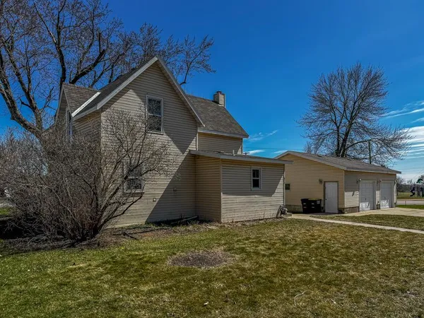 $224,900 | 672 South Anna Avenue, Lake Crystal, MN 56055