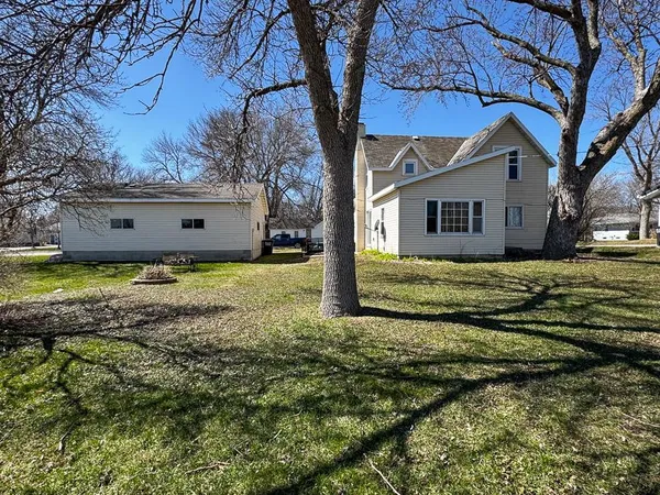 $224,900 | 672 South Anna Avenue, Lake Crystal, MN 56055