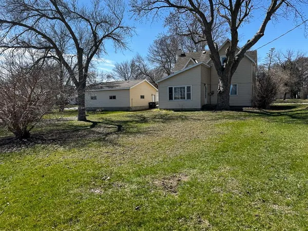 $224,900 | 672 South Anna Avenue, Lake Crystal, MN 56055