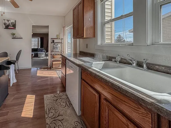 $224,900 | 672 South Anna Avenue, Lake Crystal, MN 56055