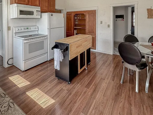 $224,900 | 672 South Anna Avenue, Lake Crystal, MN 56055