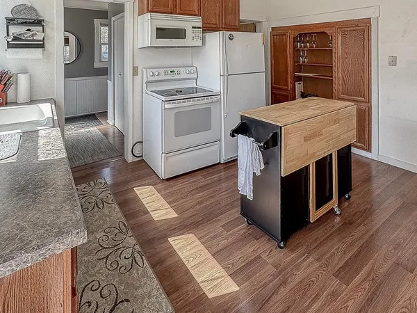 $224,900 | 672 South Anna Avenue, Lake Crystal, MN 56055