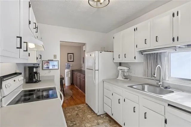 $298,000 | 644 Palo Alto Drive, Ellwood City, PA 16117