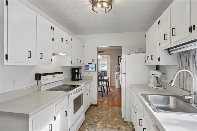 $298,000 | 644 Palo Alto Drive, Ellwood City, PA 16117