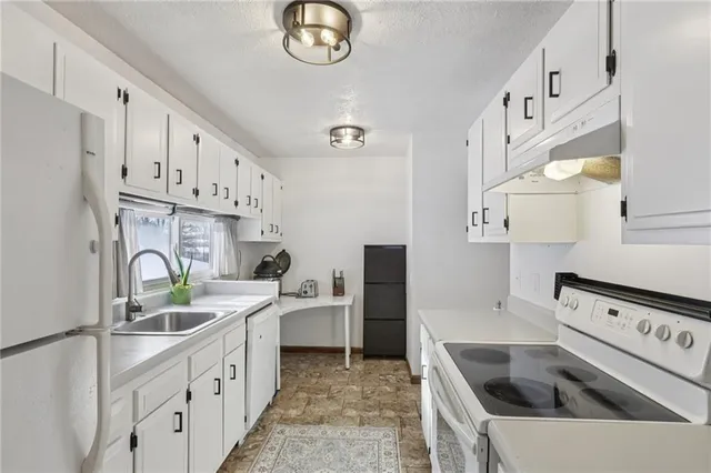 $298,000 | 644 Palo Alto Drive, Ellwood City, PA 16117