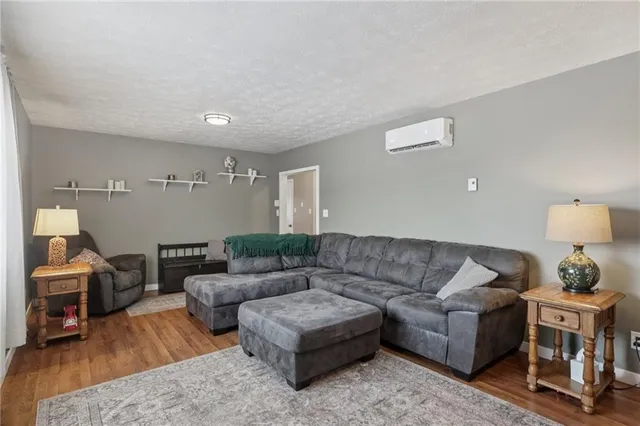 $298,000 | 644 Palo Alto Drive, Ellwood City, PA 16117