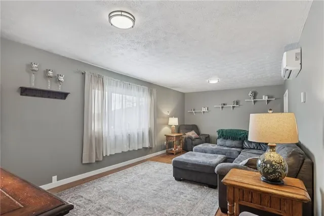 $298,000 | 644 Palo Alto Drive, Ellwood City, PA 16117