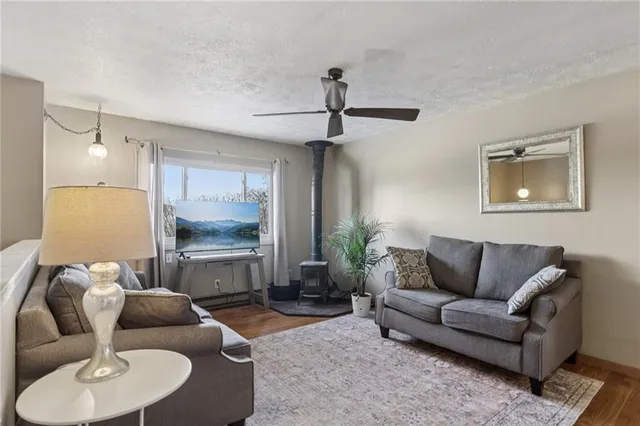 $298,000 | 644 Palo Alto Drive, Ellwood City, PA 16117