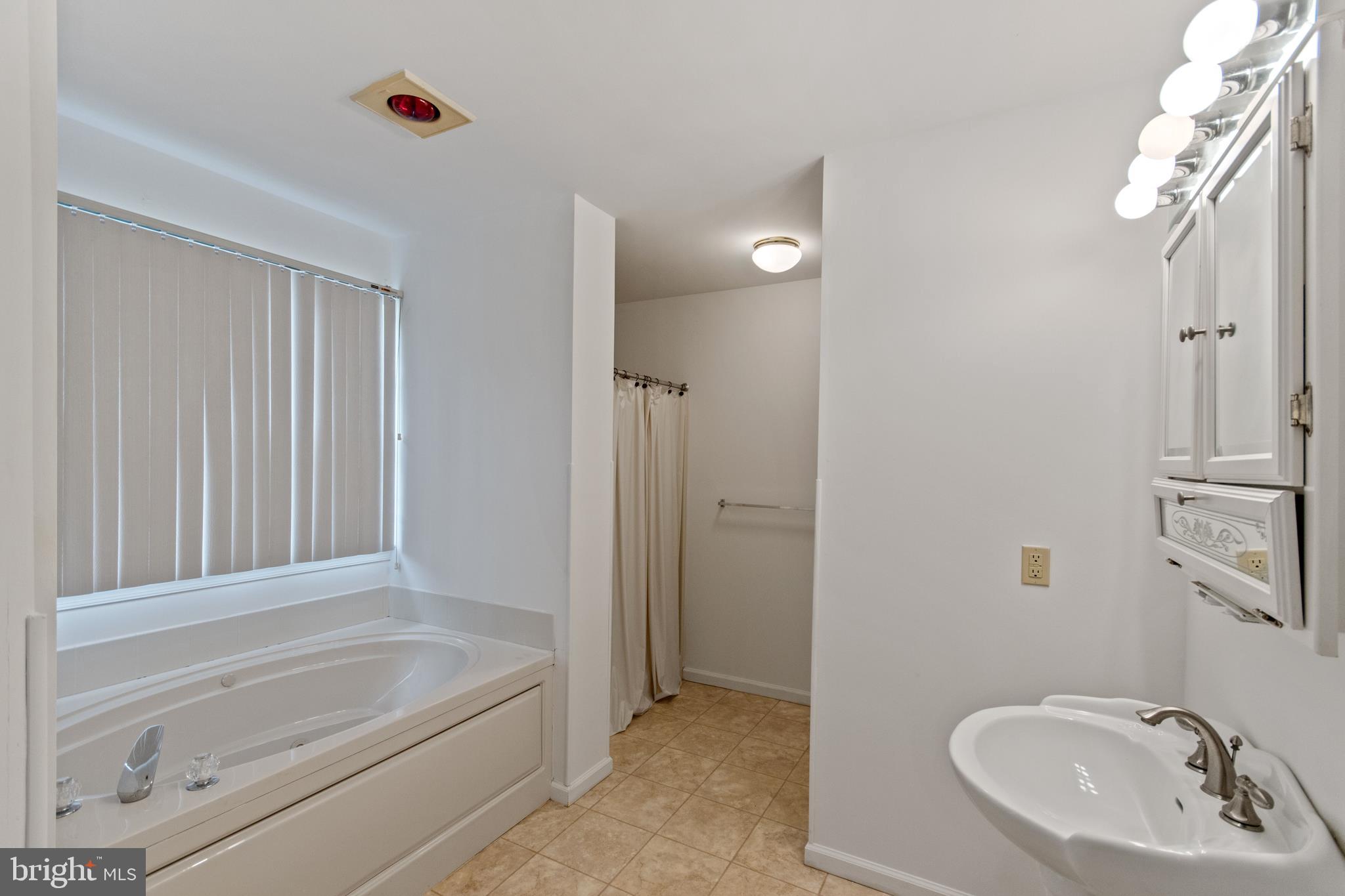 2412 Winslow Road Williamstown, NJ 08094 - Photo 15 of 23 MASTER BATH with SOAKING TUB