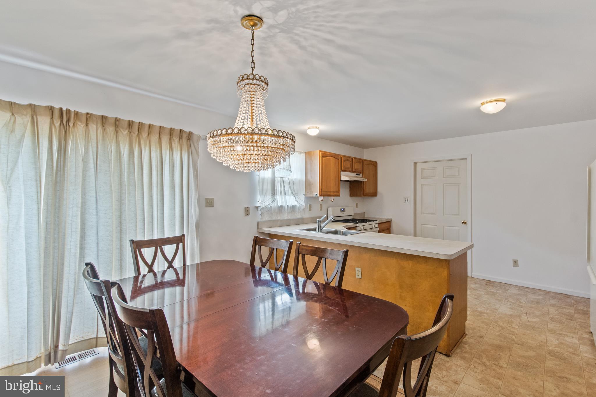2412 Winslow Road Williamstown, NJ 08094 - Photo 5 of 23 Formal DINING room
