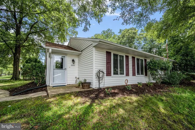 $320,000 | 3202 Ludham Drive, Unit 195B, Silver Spring, MD 20906