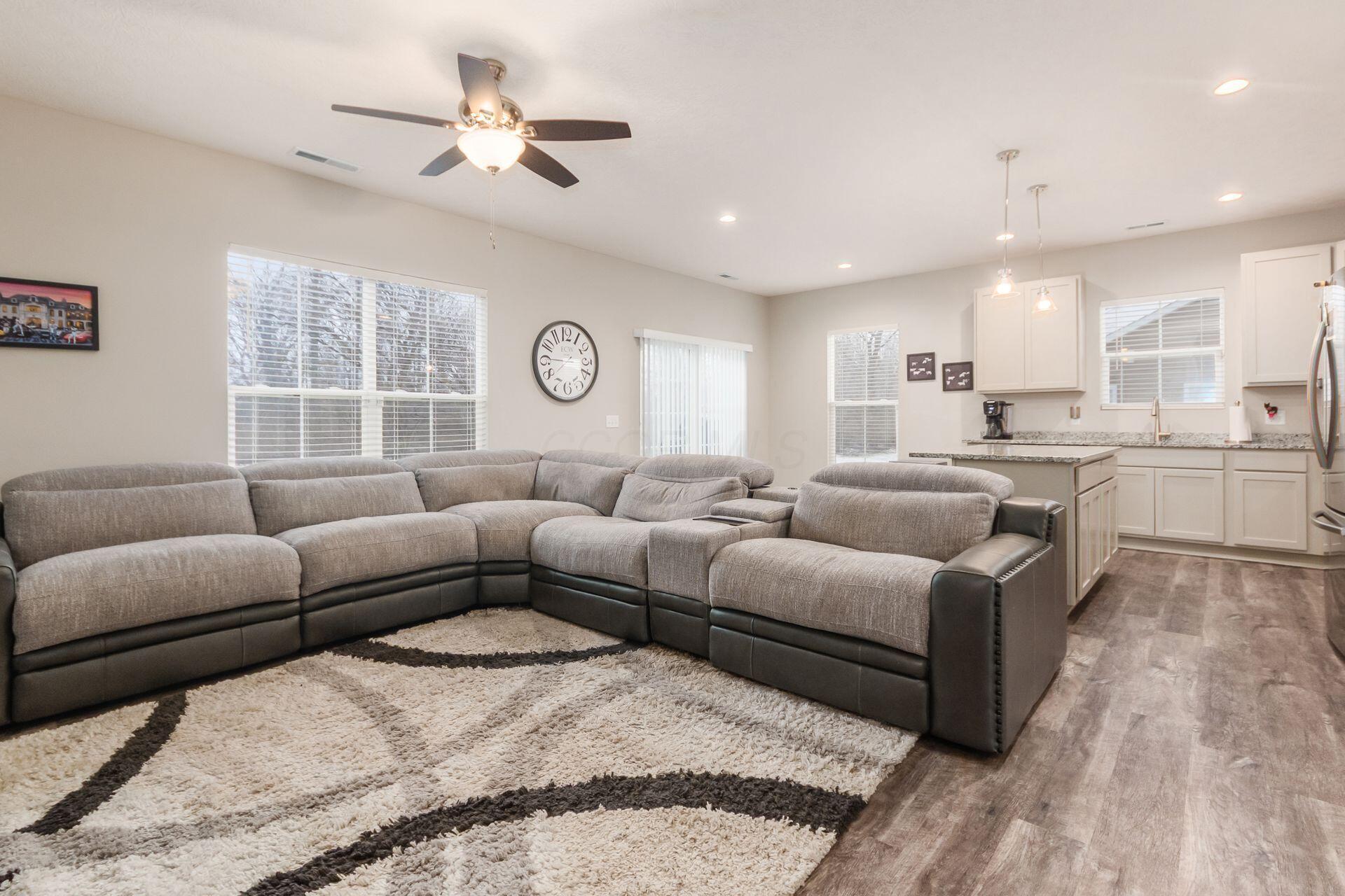 195 Lenell Loop Delaware, OH 43015 - Photo 4 of 24 Living Room
