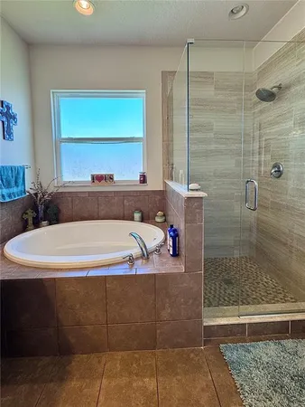 a view of a livingroom with furniture