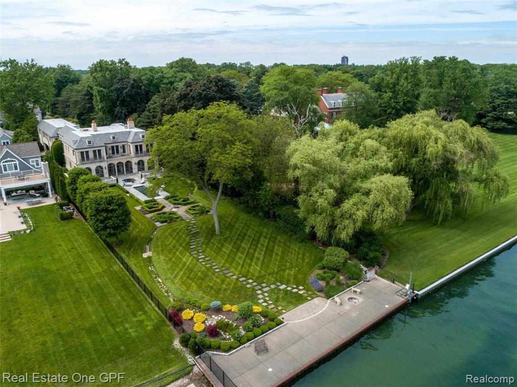 992 Lake Shore Road Grosse Pointe Shores, MI 48236 - Photo 2 of 59