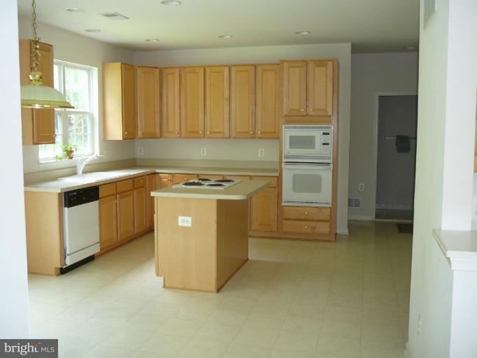14307 Brass Wheel Road Boyds, MD 20841 - Photo 3 of 14 Kitchen