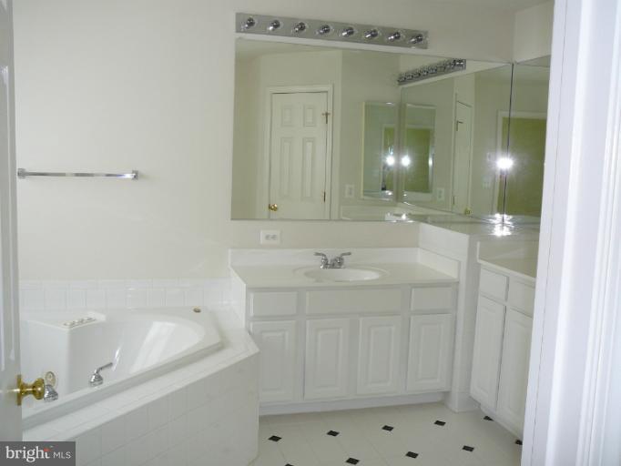 14307 Brass Wheel Road Boyds, MD 20841 - Photo 4 of 14 Bath (Master)