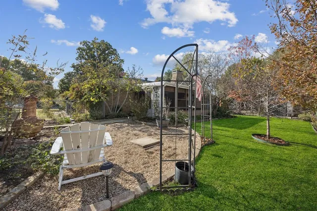 $379,900 | 816 Donna Drive, Hurst, TX 76053