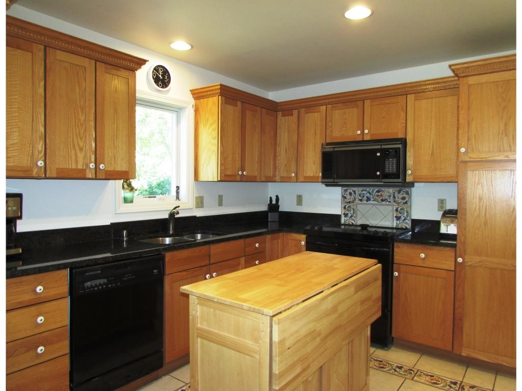 119 Cumberland Road, Unit 119 Burlington, VT 05408 - Photo 5 of 17 Gallery Image 5
