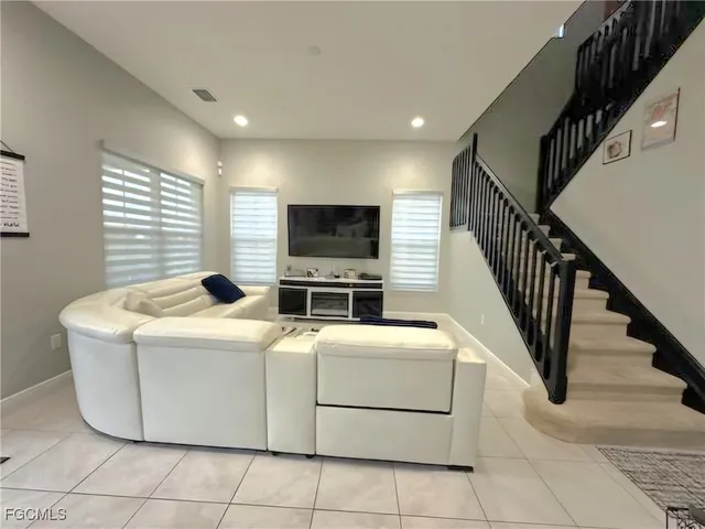 a view of kitchen with washer and dryer