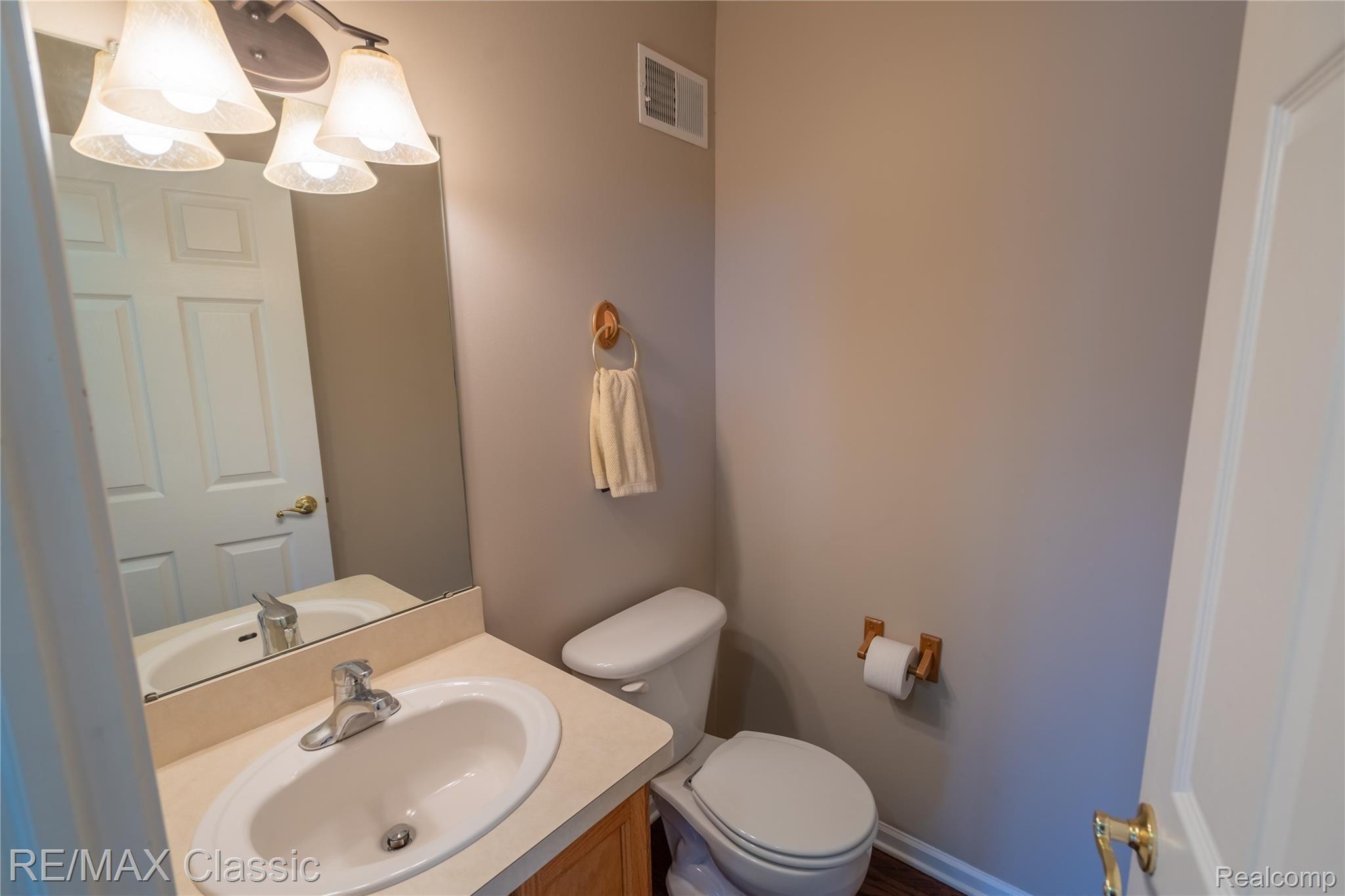8178 Jeremy Road Belleville, MI 48111 - Photo 12 of 26 lower bath.jpg