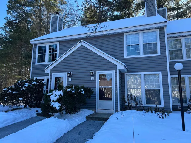 $270,000 | 8 Northeast Village Road, Concord, NH 03301