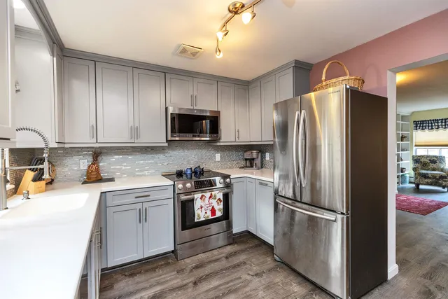 $270,000 | 8 Northeast Village Road, Concord, NH 03301