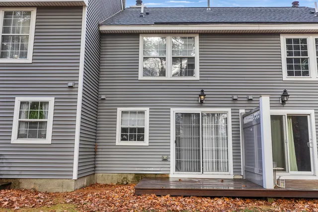 $270,000 | 8 Northeast Village Road, Concord, NH 03301