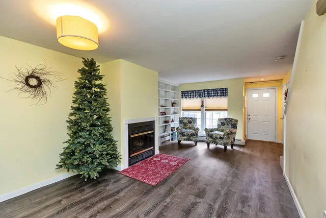 $270,000 | 8 Northeast Village Road, Concord, NH 03301