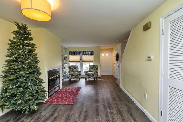 $270,000 | 8 Northeast Village Road, Concord, NH 03301