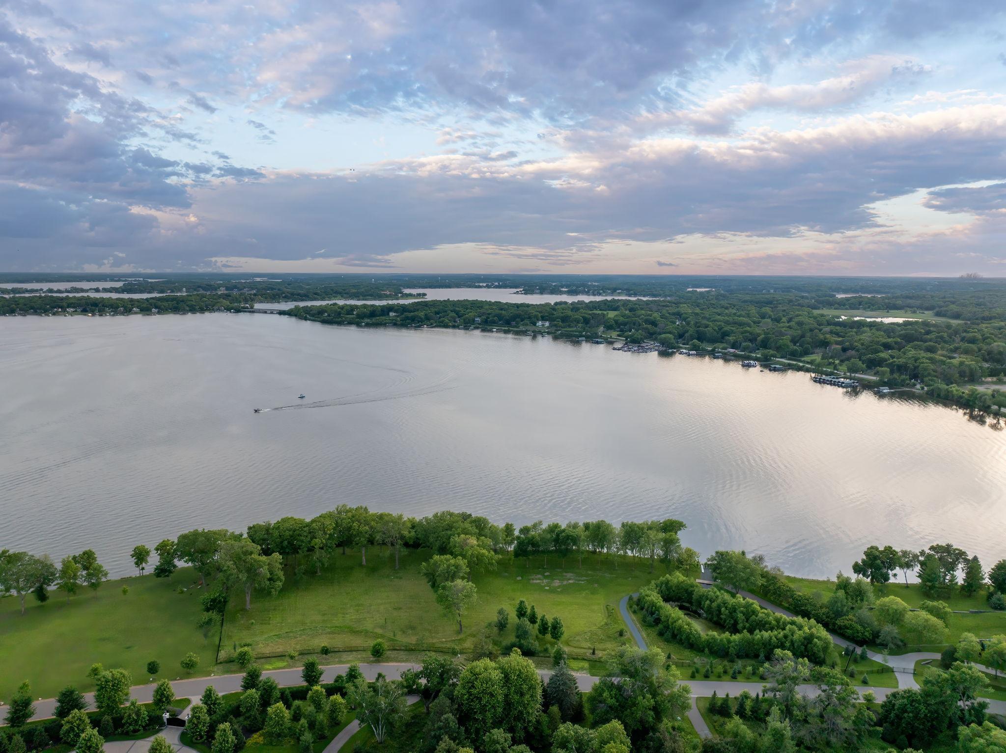 1365 Bracketts Point Road Wayzata, MN 55391 - Photo 7 of 24
