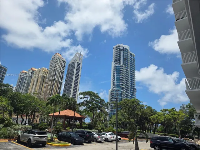 $360,000 | 210 174th Street, Unit L18, Sunny Isles Beach, FL 33160