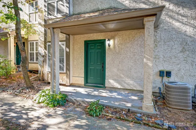 $379,000 | 1301 Commons At Kingswood Drive, East Brunswick, NJ 08816