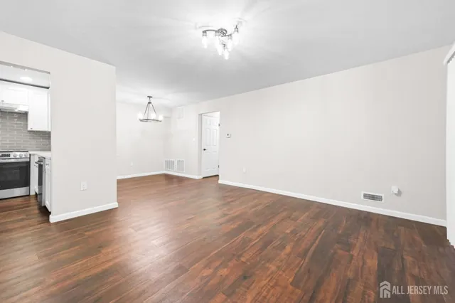 $379,000 | 1301 Commons At Kingswood Drive, East Brunswick, NJ 08816