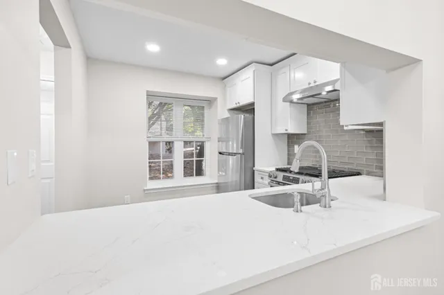 $379,000 | 1301 Commons At Kingswood Drive, East Brunswick, NJ 08816